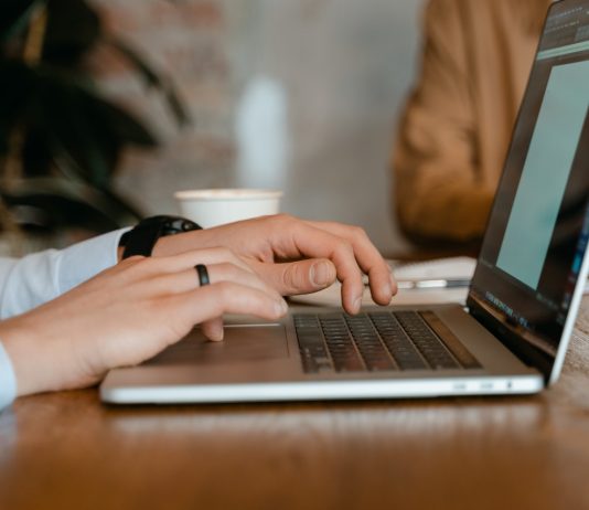 Dlaczego warto zainwestować w nowoczesne programy księgowe? programy kadrowo placowe