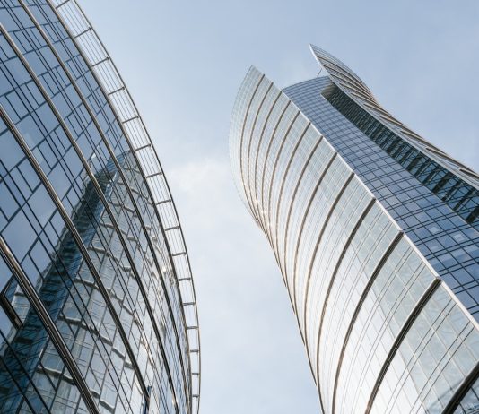 Inwestorzy rozglądają się za atrakcyjnymi aktywami aktywa