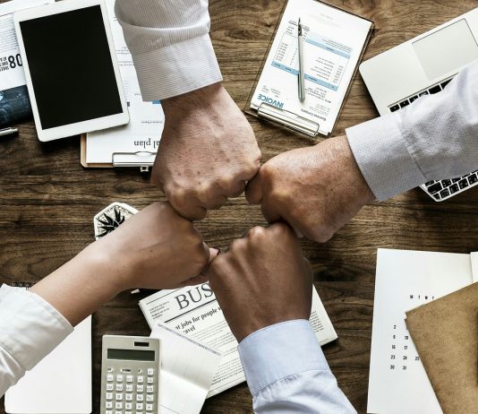 Komunikacja korporacyjna w branży IT. O czym należy pamiętać? komunikacja w pracy