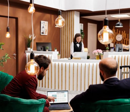 Jak wybrać dobre miejsce na imprezy integracyjne dla pracowników? hotel gory