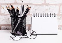 Stojak na długopisy i akcesoria biurowe z własnym nadrukiem – jak je wykorzystać do promocji marki? akcesoria biurowe
