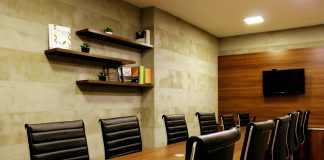 Jakie krzesła konferencyjne wybrać? sala konferencyjna